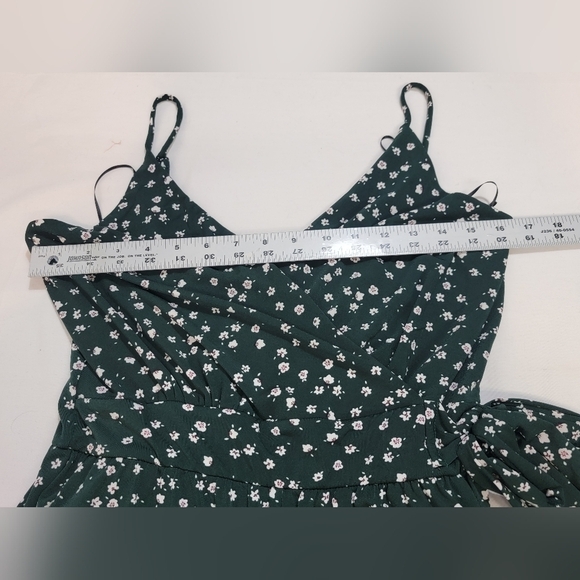 KAILEIGH Women's Size Medium Petite Floral Spaghetti StrapJumpsuit with Pockets - Picture 5 of 12